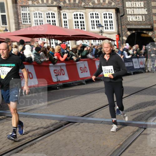 05.10.2025 - 20. swb-Marathon Bremen Yannick Fuchs http://msf.ph/oto/9230167 05.10.2025 11:02:30 Ziel 9748, 10093, 10130, 10194, 10821, 10829, 10982, 10983, 11386 meine-sportfotos.de