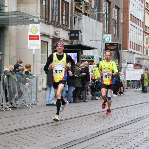 05.10.2025 - 20. swb-Marathon Bremen Strokosch-Dieckow http://msf.ph/oto/9230168 05.10.2025 10:37:29 Ziel 9755, 10347, 10501, 10775, 11176, 11465, 9755, 10347, 10501, 10775, 11176, 11465 meine-sportfotos.de