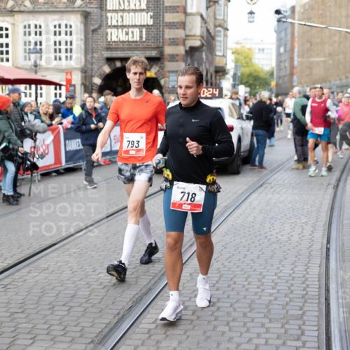 05.10.2025 - 20. swb-Marathon Bremen Yannick Fuchs http://msf.ph/oto/9230169 05.10.2025 09:20:24 Ziel  meine-sportfotos.de