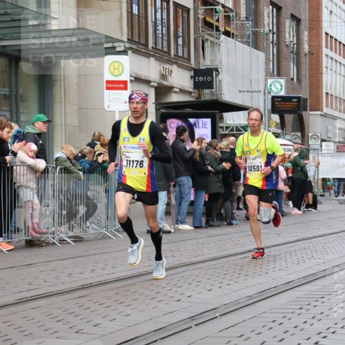 05.10.2025 - 20. swb-Marathon Bremen Strokosch-Dieckow http://msf.ph/oto/9230175 05.10.2025 10:37:30 Ziel 9755, 10347, 10501, 10775, 11176, 11328, 11465, 9755, 10347, 10501, 10775, 11176, 11328, 11465 meine-sportfotos.de