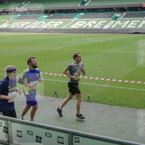 05.10.2025 - 20. swb-Marathon Bremen Michael Burmester http://msf.ph/oto/9230179 05.10.2025 10:29:13 Laufen im Stadion 8787, 9218, 9404, 9428, 9478, 9555, 9556, 9562, 9626, 9627, 9641, 9674, 9693, 9696, 9729, 9810, 9924, 9929, 9958, 9969, 9986, 10062, 10073, 10089, 10109, 10131, 10381, 10400, 10519, 10601, 10685, 10715, 10723, 10733, 10799, 10875, 10888, 10929, 10951, 10973, 11005, 11022, 11057, 11119, 11187, 11288, 11292, 11330, 11357, 11561, 11573, 11637, 9207, 9216, 9222, 9223, 9293, 9298, 9366, 9377, 9406, 9665, 9706, 9955, 10047, 10109, 10266, 10268, 10303, 10875, 10931 meine-sportfotos.de