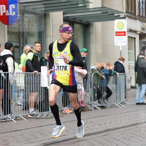 05.10.2025 - 20. swb-Marathon Bremen Strokosch-Dieckow http://msf.ph/oto/9230190 05.10.2025 10:37:30 Ziel 9755, 10347, 10501, 10775, 11176, 11328, 11465, 9755, 10347, 10501, 10775, 11176, 11328, 11465 meine-sportfotos.de