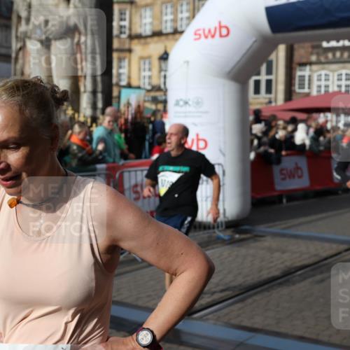 05.10.2025 - 20. swb-Marathon Bremen Yannick Fuchs http://msf.ph/oto/9230197 05.10.2025 11:02:31 Ziel 9748, 10093, 10130, 10194, 10821, 10829, 10982, 10983, 11386 meine-sportfotos.de