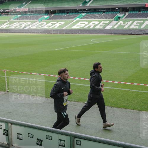 05.10.2025 - 20. swb-Marathon Bremen Michael Burmester http://msf.ph/oto/9230199 05.10.2025 10:29:15 Laufen im Stadion 8787, 9218, 9404, 9428, 9478, 9555, 9556, 9562, 9626, 9627, 9630, 9641, 9674, 9693, 9696, 9729, 9810, 9924, 9929, 9958, 9969, 9986, 10062, 10073, 10089, 10131, 10381, 10400, 10601, 10685, 10715, 10723, 10733, 10799, 10877, 10888, 10929, 10951, 11005, 11022, 11057, 11119, 11187, 11288, 11292, 11330, 11357, 11573, 11637, 9207, 9216, 9222, 9293, 9298, 9366, 9377, 9406, 9562, 9665, 9706, 9955, 10047, 10109, 10266, 10268, 10303, 10519, 10875, 10931 meine-sportfotos.de