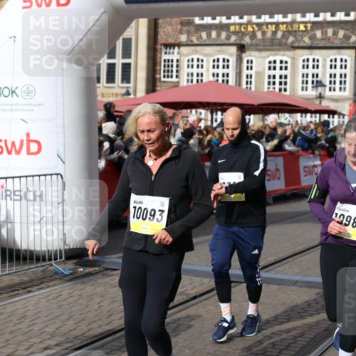 05.10.2025 - 20. swb-Marathon Bremen Yannick Fuchs http://msf.ph/oto/9230210 05.10.2025 11:02:32 Ziel 9707, 9748, 10093, 10194, 10821, 10829, 10982, 10983, 11386 meine-sportfotos.de