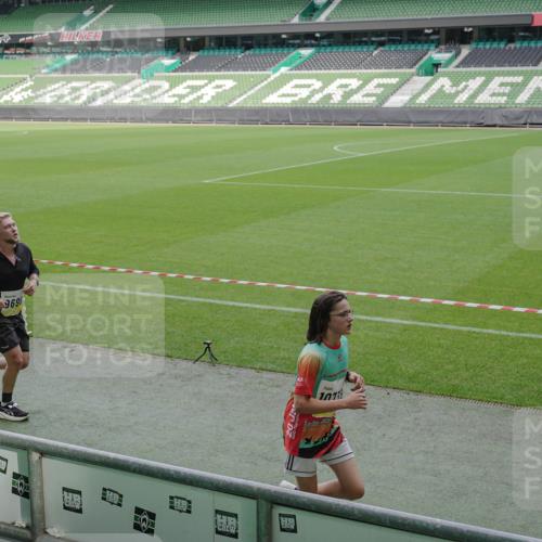 05.10.2025 - 20. swb-Marathon Bremen Michael Burmester http://msf.ph/oto/9230214 05.10.2025 10:29:16 Laufen im Stadion 8787, 9218, 9404, 9428, 9478, 9555, 9556, 9626, 9627, 9630, 9641, 9674, 9689, 9693, 9696, 9729, 9810, 9924, 9929, 9958, 9969, 9986, 10062, 10073, 10089, 10131, 10381, 10400, 10601, 10685, 10715, 10723, 10733, 10799, 10868, 10877, 10888, 10929, 10951, 11005, 11022, 11057, 11119, 11187, 11288, 11292, 11573, 11637, 9216, 9293, 9298, 9366, 9377, 9406, 9562, 9665, 9706, 9955, 10047, 10109, 10266, 10268, 10303, 10519, 10875, 10931 meine-sportfotos.de
