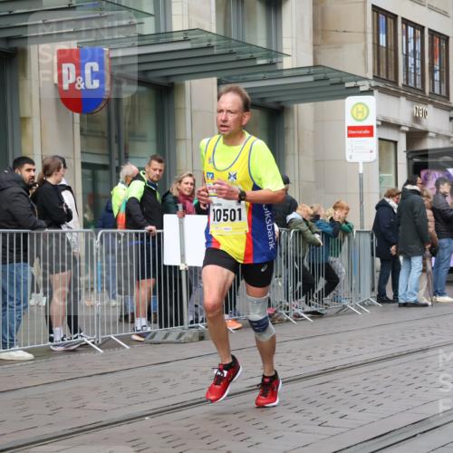 05.10.2025 - 20. swb-Marathon Bremen Strokosch-Dieckow http://msf.ph/oto/9230216 05.10.2025 10:37:31 Ziel 9755, 10347, 10501, 10775, 11176, 11328, 11465, 9755, 10347, 10501, 10775, 11176, 11328, 11465 meine-sportfotos.de