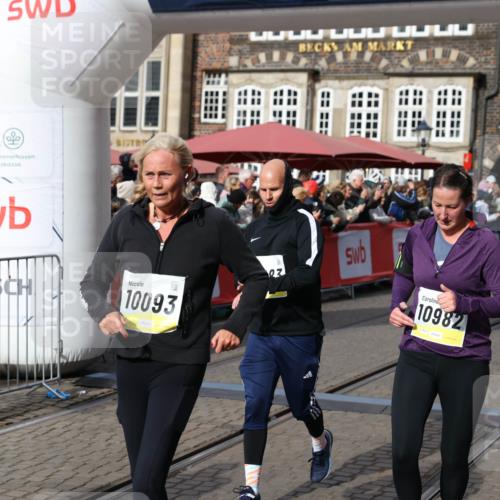 05.10.2025 - 20. swb-Marathon Bremen Yannick Fuchs http://msf.ph/oto/9230231 05.10.2025 11:02:32 Ziel 9707, 9748, 10093, 10194, 10821, 10829, 10982, 10983, 11386 meine-sportfotos.de