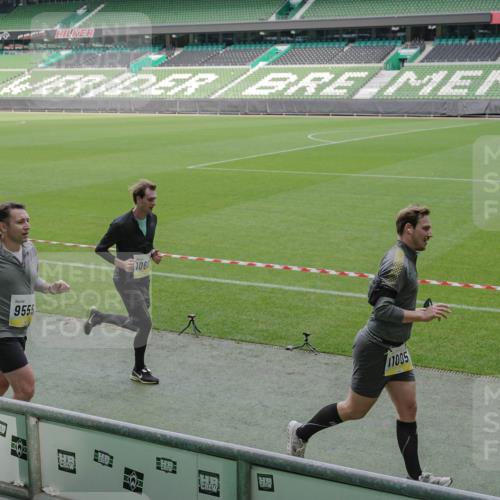 05.10.2025 - 20. swb-Marathon Bremen Michael Burmester http://msf.ph/oto/9230239 05.10.2025 10:29:18 Laufen im Stadion 8787, 9218, 9385, 9404, 9428, 9437, 9478, 9555, 9556, 9626, 9627, 9630, 9641, 9674, 9689, 9693, 9696, 9729, 9761, 9810, 9889, 9924, 9929, 9958, 9969, 9986, 10062, 10073, 10089, 10131, 10381, 10400, 10601, 10685, 10715, 10723, 10733, 10799, 10868, 10877, 10888, 10929, 10951, 10968, 11005, 11022, 11057, 11119, 11187, 11208, 11288, 11292, 11573, 11637, 9216, 9298, 9366, 9377, 9406, 9562, 9665, 9706, 9955, 10047, 10109, 10266, 10268, 10303, 10519, 10875, 10931 meine-sportfotos.de