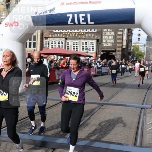 05.10.2025 - 20. swb-Marathon Bremen Yannick Fuchs http://msf.ph/oto/9230254 05.10.2025 11:02:33 Ziel 9707, 9748, 10093, 10194, 10821, 10829, 10982, 10983, 11386, 11537, 11538 meine-sportfotos.de