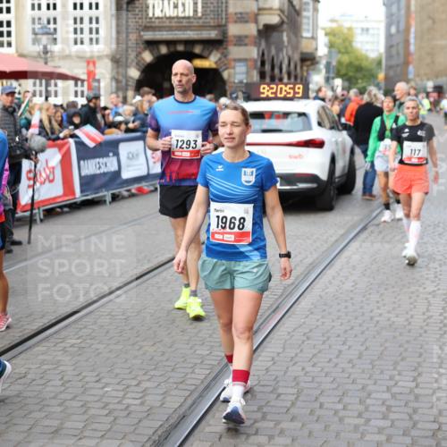05.10.2025 - 20. swb-Marathon Bremen Yannick Fuchs http://msf.ph/oto/9230256 05.10.2025 09:21:00 Ziel  meine-sportfotos.de
