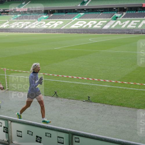 05.10.2025 - 20. swb-Marathon Bremen Michael Burmester http://msf.ph/oto/9230264 05.10.2025 10:29:20 Laufen im Stadion 8787, 9218, 9233, 9385, 9404, 9428, 9437, 9478, 9555, 9556, 9626, 9627, 9630, 9641, 9674, 9689, 9693, 9696, 9704, 9729, 9761, 9810, 9889, 9924, 9929, 9958, 9969, 9986, 10062, 10073, 10089, 10131, 10381, 10400, 10601, 10685, 10715, 10723, 10733, 10799, 10868, 10877, 10888, 10929, 10951, 10968, 11005, 11022, 11057, 11119, 11187, 11208, 11288, 11292, 11573, 11637, 9298, 9366, 9406, 9562, 9665, 9706, 9955, 10047, 10109, 10266, 10268, 10303, 10519, 10875, 10931 meine-sportfotos.de