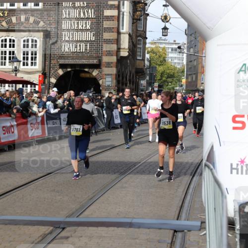 05.10.2025 - 20. swb-Marathon Bremen Yannick Fuchs http://msf.ph/oto/9230268 05.10.2025 11:02:33 Ziel 9707, 9748, 10093, 10194, 10821, 10829, 10982, 10983, 11386, 11537, 11538 meine-sportfotos.de