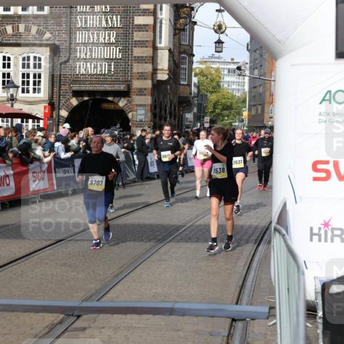 05.10.2025 - 20. swb-Marathon Bremen Yannick Fuchs http://msf.ph/oto/9230271 05.10.2025 11:02:33 Ziel 9707, 9748, 10093, 10194, 10821, 10829, 10982, 10983, 11386, 11537, 11538 meine-sportfotos.de
