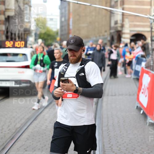 05.10.2025 - 20. swb-Marathon Bremen Yannick Fuchs http://msf.ph/oto/9230279 05.10.2025 09:21:01 Ziel  meine-sportfotos.de