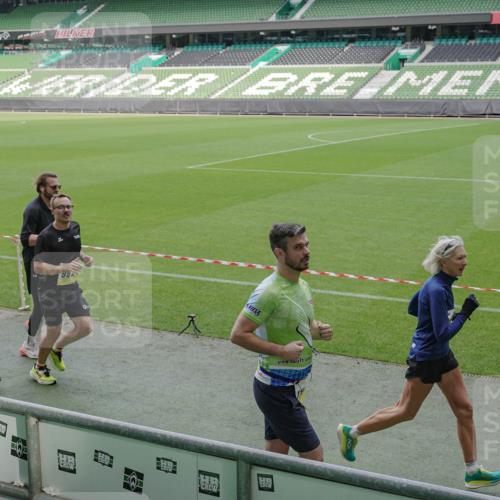 05.10.2025 - 20. swb-Marathon Bremen Michael Burmester http://msf.ph/oto/9230283 05.10.2025 10:29:21 Laufen im Stadion 8787, 9218, 9233, 9385, 9404, 9428, 9437, 9478, 9555, 9556, 9626, 9627, 9630, 9641, 9674, 9689, 9693, 9696, 9704, 9729, 9761, 9889, 9924, 9929, 9958, 9969, 9986, 10062, 10073, 10089, 10131, 10381, 10400, 10601, 10685, 10715, 10723, 10733, 10799, 10868, 10877, 10888, 10929, 10951, 10968, 11005, 11022, 11057, 11119, 11187, 11208, 11288, 11292, 11573, 11637, 9298, 9404, 9406, 9562, 9665, 9706, 9955, 10047, 10109, 10266, 10268, 10303, 10519, 10875, 10931 meine-sportfotos.de