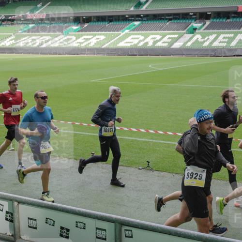 05.10.2025 - 20. swb-Marathon Bremen Michael Burmester http://msf.ph/oto/9230308 05.10.2025 10:29:22 Laufen im Stadion 8787, 9218, 9233, 9385, 9428, 9437, 9478, 9555, 9556, 9583, 9626, 9627, 9630, 9641, 9674, 9689, 9693, 9696, 9704, 9729, 9761, 9889, 9924, 9929, 9958, 9969, 9986, 10062, 10073, 10089, 10381, 10400, 10601, 10685, 10715, 10723, 10733, 10799, 10868, 10877, 10888, 10929, 10951, 10968, 11005, 11022, 11057, 11119, 11187, 11208, 11288, 11292, 11573, 11637, 9298, 9404, 9406, 9562, 9665, 9706, 9955, 10109, 10266, 10268, 10303, 10519, 10875, 10931 meine-sportfotos.de