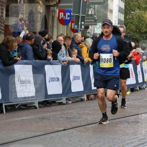 05.10.2025 - 20. swb-Marathon Bremen Strokosch-Dieckow http://msf.ph/oto/9230314 05.10.2025 10:51:53 Ziel 9683, 10380, 10581, 10625, 10817, 11080, 11136, 11325, 11361, 11394 meine-sportfotos.de