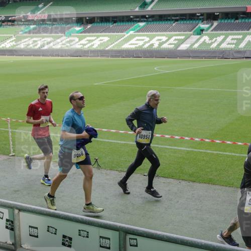 05.10.2025 - 20. swb-Marathon Bremen Michael Burmester http://msf.ph/oto/9230321 05.10.2025 10:29:23 Laufen im Stadion 8787, 9218, 9233, 9385, 9428, 9437, 9478, 9555, 9556, 9583, 9626, 9627, 9630, 9641, 9674, 9689, 9693, 9696, 9704, 9729, 9761, 9889, 9924, 9929, 9958, 9969, 9986, 10062, 10073, 10089, 10381, 10400, 10601, 10685, 10715, 10723, 10733, 10799, 10868, 10877, 10888, 10929, 10951, 10968, 11005, 11022, 11057, 11119, 11187, 11208, 11288, 11292, 11573, 11637, 9298, 9404, 9562, 9665, 9706, 9955, 10109, 10268, 10303, 10519, 10875, 10931 meine-sportfotos.de