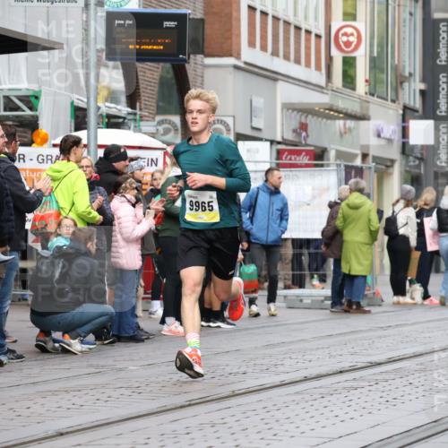 05.10.2025 - 20. swb-Marathon Bremen Strokosch-Dieckow http://msf.ph/oto/9230341 05.10.2025 10:37:47 Ziel 9755, 11328, 11465, 9755, 11328, 11465 meine-sportfotos.de