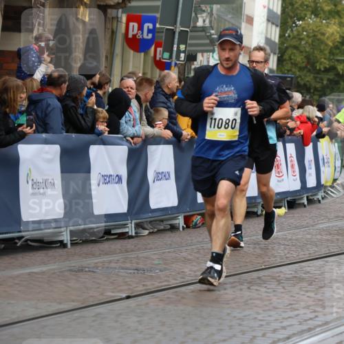 05.10.2025 - 20. swb-Marathon Bremen Strokosch-Dieckow http://msf.ph/oto/9230347 05.10.2025 10:51:53 Ziel 9683, 10380, 10581, 10625, 10817, 11080, 11136, 11325, 11361, 11394 meine-sportfotos.de