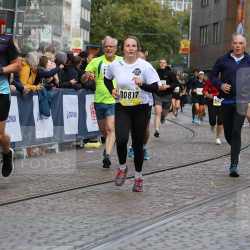 05.10.2025 - 20. swb-Marathon Bremen Strokosch-Dieckow http://msf.ph/oto/9230362 05.10.2025 10:51:54 Ziel 9683, 10380, 10581, 10625, 10817, 11080, 11136, 11325, 11394 meine-sportfotos.de