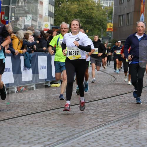 05.10.2025 - 20. swb-Marathon Bremen Strokosch-Dieckow http://msf.ph/oto/9230380 05.10.2025 10:51:54 Ziel 9683, 10380, 10581, 10625, 10817, 11080, 11136, 11325, 11394 meine-sportfotos.de