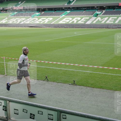 05.10.2025 - 20. swb-Marathon Bremen Michael Burmester http://msf.ph/oto/9230386 05.10.2025 10:29:28 Laufen im Stadion 8787, 8866, 9014, 9218, 9233, 9369, 9385, 9428, 9437, 9478, 9485, 9555, 9556, 9583, 9626, 9627, 9630, 9641, 9674, 9689, 9693, 9696, 9704, 9729, 9740, 9761, 9889, 9924, 9929, 9958, 9969, 9986, 10062, 10073, 10089, 10118, 10170, 10381, 10400, 10534, 10601, 10685, 10715, 10723, 10726, 10733, 10799, 10868, 10877, 10888, 10929, 10951, 10968, 11005, 11022, 11057, 11119, 11187, 11208, 11288, 11292, 11573, 11637, 9298, 9404, 9562, 9706, 10109, 10519, 10875, 10931 meine-sportfotos.de