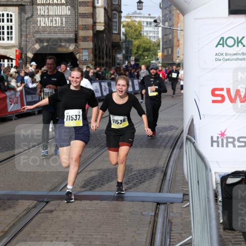 05.10.2025 - 20. swb-Marathon Bremen Yannick Fuchs http://msf.ph/oto/9230389 05.10.2025 11:02:36 Ziel 9468, 9647, 9707, 9802, 9839, 10093, 10194, 10615, 10982, 10983, 11110, 11537, 11538, 11711 meine-sportfotos.de