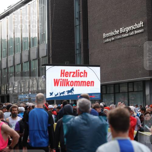 05.10.2025 - 20. swb-Marathon Bremen Yannick Fuchs http://msf.ph/oto/9230390 05.10.2025 09:21:22 Ziel  meine-sportfotos.de