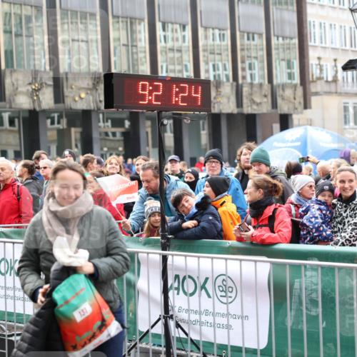 05.10.2025 - 20. swb-Marathon Bremen Yannick Fuchs http://msf.ph/oto/9230394 05.10.2025 09:21:24 Ziel  meine-sportfotos.de