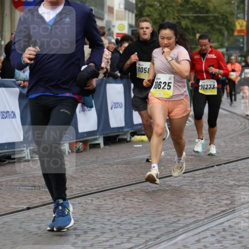 05.10.2025 - 20. swb-Marathon Bremen Strokosch-Dieckow http://msf.ph/oto/9230395 05.10.2025 10:51:58 Ziel 9683, 9939, 10380, 10581, 10625, 10817, 10977, 11136, 11273, 11325, 11394 meine-sportfotos.de