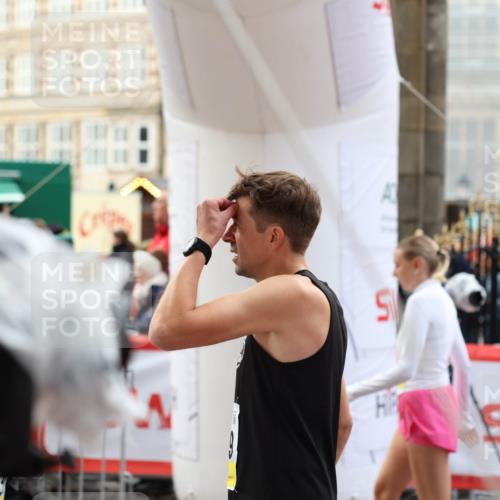 05.10.2025 - 20. swb-Marathon Bremen Yannick Fuchs http://msf.ph/oto/9230422 05.10.2025 09:49:56 Ziel  meine-sportfotos.de