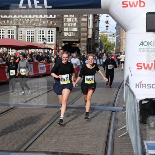 05.10.2025 - 20. swb-Marathon Bremen Yannick Fuchs http://msf.ph/oto/9230424 05.10.2025 11:02:37 Ziel 9468, 9647, 9707, 9802, 9839, 10033, 10093, 10615, 10982, 10983, 11110, 11537, 11538, 11711 meine-sportfotos.de