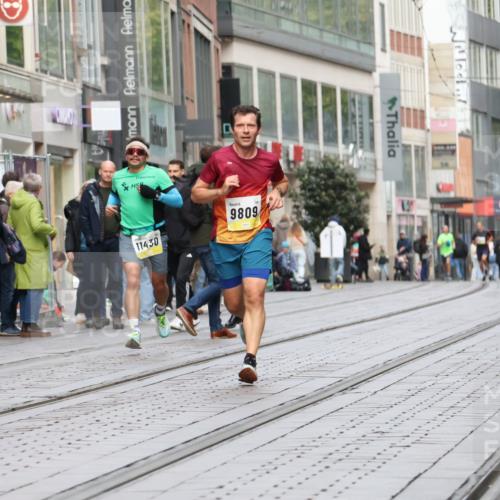 05.10.2025 - 20. swb-Marathon Bremen Strokosch-Dieckow http://msf.ph/oto/9230430 05.10.2025 10:38:02 Ziel 9809, 11430, 9809, 11430 meine-sportfotos.de