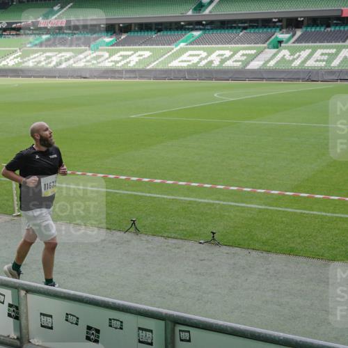 05.10.2025 - 20. swb-Marathon Bremen Michael Burmester http://msf.ph/oto/9230450 05.10.2025 10:29:31 Laufen im Stadion 8787, 8866, 9014, 9218, 9233, 9369, 9385, 9428, 9437, 9478, 9485, 9555, 9556, 9578, 9583, 9626, 9627, 9630, 9641, 9674, 9689, 9693, 9696, 9704, 9729, 9740, 9761, 9889, 9924, 9929, 9958, 9969, 9986, 10062, 10073, 10089, 10118, 10170, 10381, 10400, 10534, 10601, 10685, 10715, 10723, 10726, 10733, 10799, 10868, 10877, 10888, 10929, 10932, 10951, 10968, 11005, 11022, 11057, 11119, 11187, 11208, 11288, 11292, 11637, 9404, 9562, 10109, 10519, 10875, 10931 meine-sportfotos.de