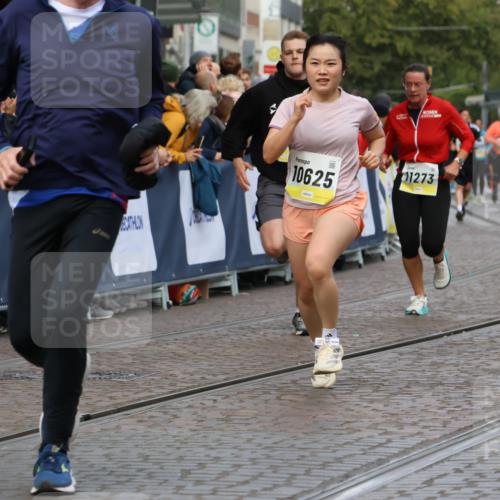 05.10.2025 - 20. swb-Marathon Bremen Strokosch-Dieckow http://msf.ph/oto/9230459 05.10.2025 10:51:58 Ziel 9683, 9939, 10380, 10581, 10625, 10817, 10977, 11136, 11273, 11325, 11394 meine-sportfotos.de