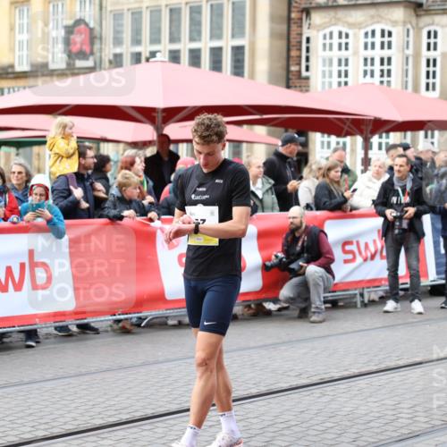 05.10.2025 - 20. swb-Marathon Bremen Yannick Fuchs http://msf.ph/oto/9230465 05.10.2025 09:49:59 Ziel  meine-sportfotos.de