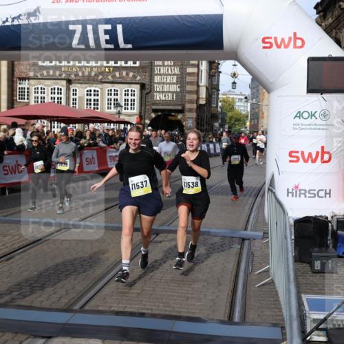 05.10.2025 - 20. swb-Marathon Bremen Yannick Fuchs http://msf.ph/oto/9230466 05.10.2025 11:02:37 Ziel 9468, 9647, 9707, 9802, 9839, 10033, 10093, 10615, 10982, 10983, 11110, 11537, 11538, 11711 meine-sportfotos.de