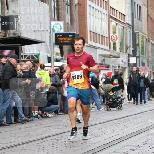 05.10.2025 - 20. swb-Marathon Bremen Strokosch-Dieckow http://msf.ph/oto/9230467 05.10.2025 10:38:05 Ziel 9809, 11430, 9809, 11430 meine-sportfotos.de