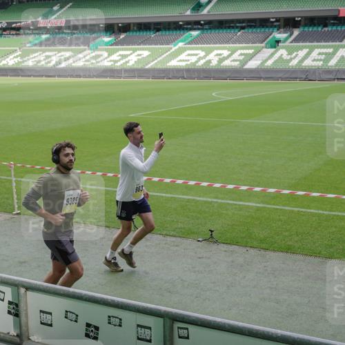 05.10.2025 - 20. swb-Marathon Bremen Michael Burmester http://msf.ph/oto/9230521 05.10.2025 10:29:34 Laufen im Stadion 8787, 8866, 9014, 9218, 9233, 9369, 9385, 9428, 9437, 9478, 9485, 9555, 9556, 9578, 9579, 9583, 9626, 9627, 9630, 9641, 9658, 9674, 9689, 9693, 9696, 9704, 9729, 9740, 9761, 9803, 9889, 9924, 9929, 9958, 9969, 9986, 10073, 10089, 10118, 10170, 10381, 10400, 10432, 10534, 10601, 10685, 10715, 10723, 10726, 10733, 10799, 10868, 10877, 10888, 10923, 10929, 10932, 10951, 10968, 11005, 11022, 11057, 11119, 11187, 11208, 11288, 11292, 11637, 9404, 9562, 10519 meine-sportfotos.de