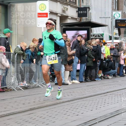 05.10.2025 - 20. swb-Marathon Bremen Strokosch-Dieckow http://msf.ph/oto/9230534 05.10.2025 10:38:08 Ziel 9809, 11430, 9809, 11430 meine-sportfotos.de