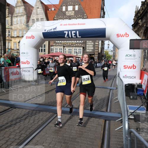 05.10.2025 - 20. swb-Marathon Bremen Yannick Fuchs http://msf.ph/oto/9230537 05.10.2025 11:02:38 Ziel 9468, 9647, 9707, 9802, 9839, 10033, 10595, 10598, 10615, 11110, 11160, 11537, 11538, 11711 meine-sportfotos.de