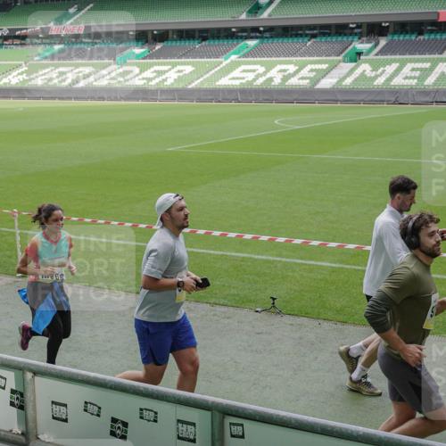 05.10.2025 - 20. swb-Marathon Bremen Michael Burmester http://msf.ph/oto/9230539 05.10.2025 10:29:35 Laufen im Stadion 8787, 8866, 9014, 9218, 9233, 9369, 9385, 9428, 9437, 9478, 9485, 9555, 9556, 9578, 9579, 9583, 9626, 9627, 9630, 9641, 9658, 9674, 9689, 9693, 9696, 9704, 9729, 9740, 9761, 9803, 9889, 9924, 9929, 9958, 9969, 9986, 10073, 10089, 10118, 10170, 10381, 10400, 10432, 10534, 10601, 10685, 10715, 10723, 10726, 10733, 10799, 10868, 10877, 10923, 10929, 10932, 10951, 10968, 11005, 11022, 11057, 11119, 11187, 11208, 11288, 11292, 11298, 11637, 9404, 9562 meine-sportfotos.de