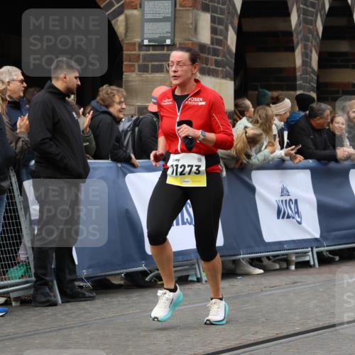 05.10.2025 - 20. swb-Marathon Bremen Strokosch-Dieckow http://msf.ph/oto/9230541 05.10.2025 10:52:03 Ziel 9196, 9226, 9939, 10240, 10438, 10727, 10977, 11273, 11641 meine-sportfotos.de