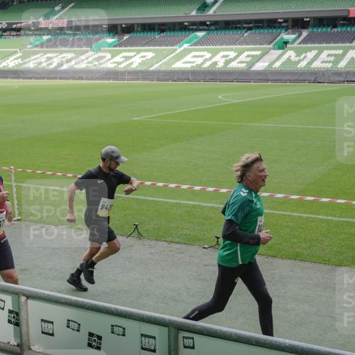 05.10.2025 - 20. swb-Marathon Bremen Michael Burmester http://msf.ph/oto/9230561 05.10.2025 10:29:37 Laufen im Stadion 8787, 8866, 9014, 9218, 9233, 9261, 9369, 9385, 9428, 9437, 9478, 9485, 9555, 9556, 9578, 9579, 9583, 9626, 9627, 9630, 9641, 9658, 9674, 9689, 9693, 9696, 9704, 9729, 9740, 9761, 9803, 9889, 9924, 9929, 9958, 9969, 9986, 10073, 10089, 10118, 10170, 10381, 10400, 10432, 10534, 10601, 10685, 10715, 10723, 10726, 10733, 10781, 10799, 10868, 10877, 10923, 10929, 10932, 10951, 10968, 11005, 11022, 11057, 11119, 11187, 11208, 11288, 11298, 9404 meine-sportfotos.de