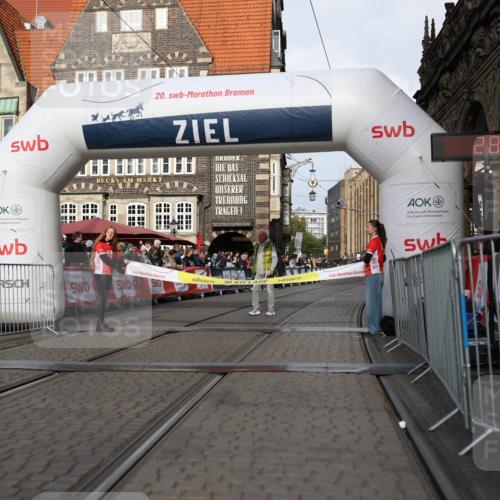05.10.2025 - 20. swb-Marathon Bremen Yannick Fuchs http://msf.ph/oto/9230580 05.10.2025 10:24:25 Ziel  meine-sportfotos.de