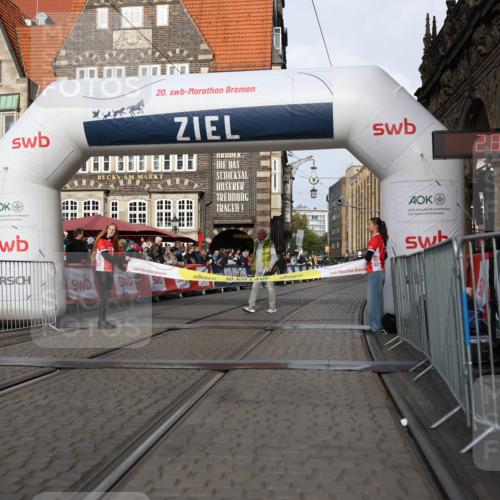 05.10.2025 - 20. swb-Marathon Bremen Yannick Fuchs http://msf.ph/oto/9230589 05.10.2025 10:24:25 Ziel  meine-sportfotos.de