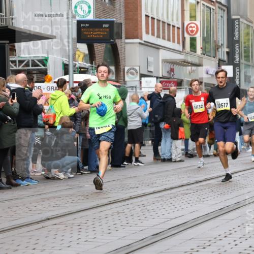05.10.2025 - 20. swb-Marathon Bremen Strokosch-Dieckow http://msf.ph/oto/9230599 05.10.2025 10:38:29 Ziel 9341, 10352, 10409, 10517, 10862, 10967, 11132, 9341, 10352, 10409, 10517, 10862, 10967, 11132 meine-sportfotos.de