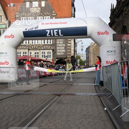 05.10.2025 - 20. swb-Marathon Bremen Yannick Fuchs http://msf.ph/oto/9230601 05.10.2025 10:24:25 Ziel  meine-sportfotos.de